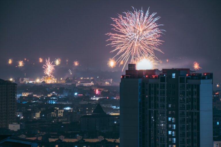 Muzyczne wydarzenia sylwestrowe w Polsce – gdzie świętować?
